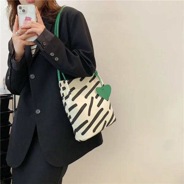 Cross Body Bag with Contrasting Colors Simple Lightweight Large Capacity Tote Bag for Outdoor Use - Image 5