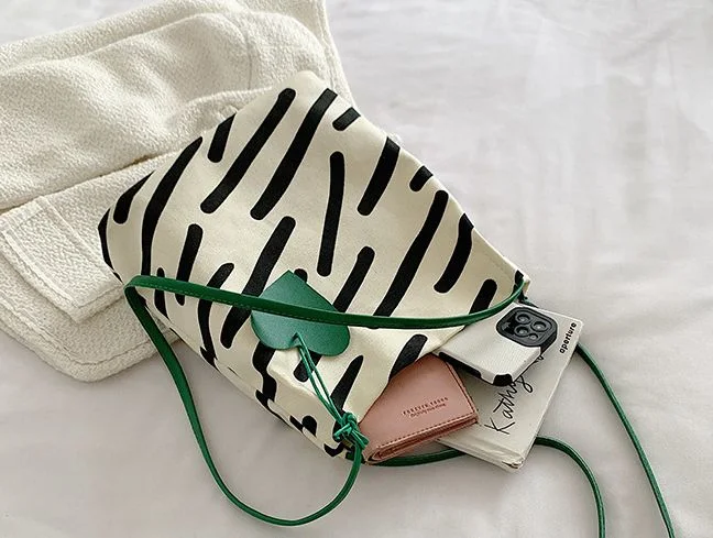 Cross Body Bag with Contrasting Colors Simple Lightweight Large Capacity Tote Bag for Outdoor Use
