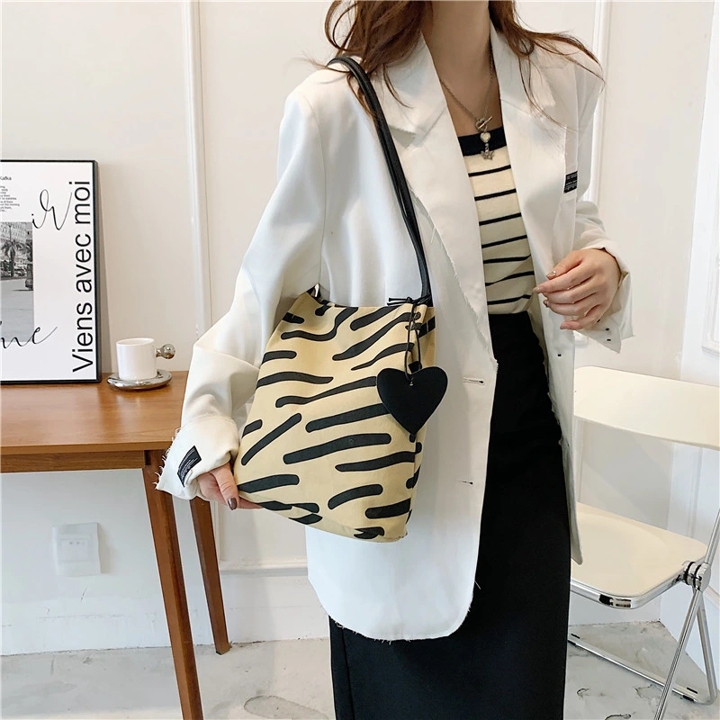 Cross Body Bag with Contrasting Colors Simple Lightweight Large Capacity Tote Bag for Outdoor Use