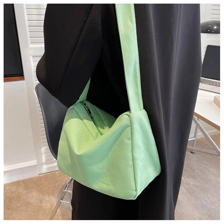Fashionable and Minimalist Commuting Bag Crossbody Bag Feeling One Shoulder Portable Small Square Bag