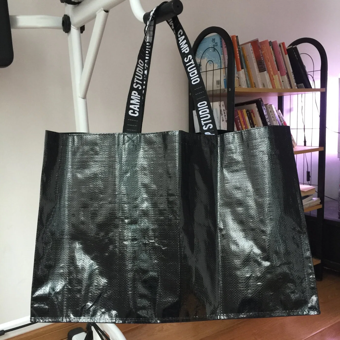 Large Waterproof PP Woven Laminated Shopping Tote Bags with Custom Logos - Image 6