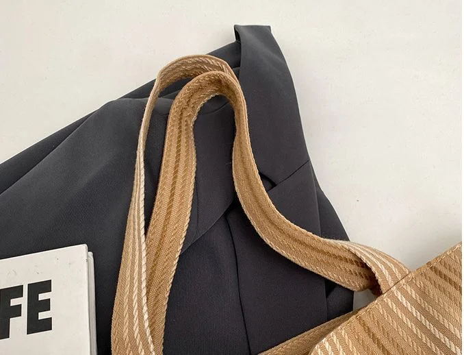 New Casual and Fashionable Underarm Bag, Niche and Minimalist Tote Bag for Women