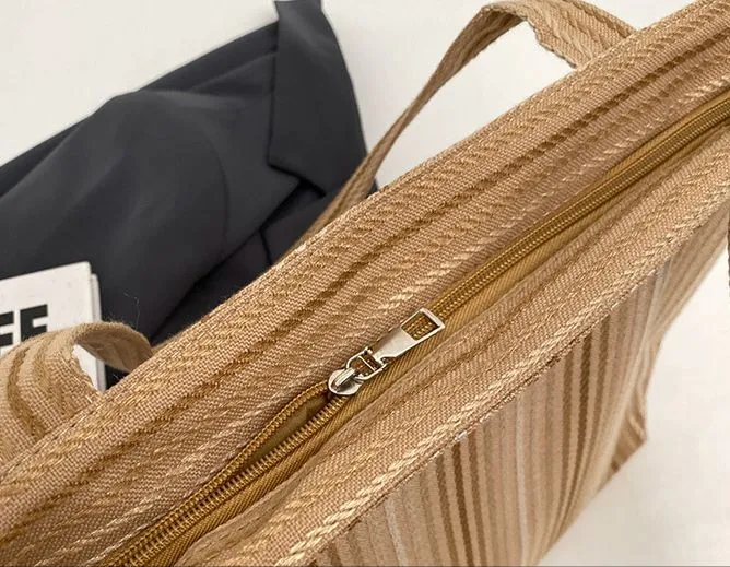 New Casual and Fashionable Underarm Bag, Niche and Minimalist Tote Bag for Women