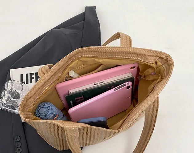New Casual and Fashionable Underarm Bag, Niche and Minimalist Tote Bag for Women