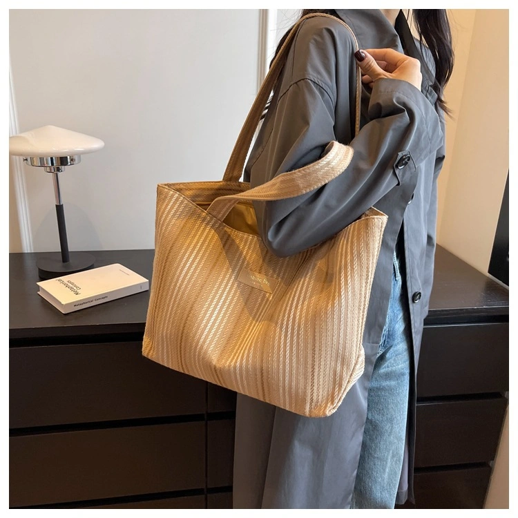 New Casual and Fashionable Underarm Bag, Niche and Minimalist Tote Bag for Women