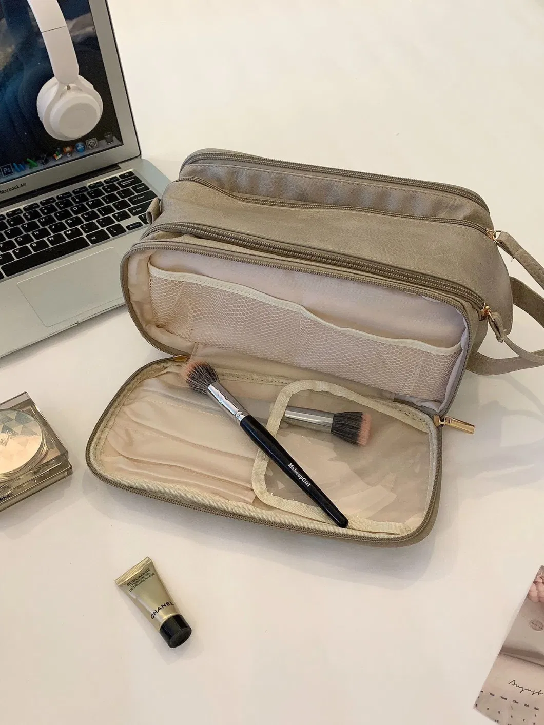 Portable Makeup Bag Makeup Brush Toiletries Skincare Travel Super Hot Storage Bag