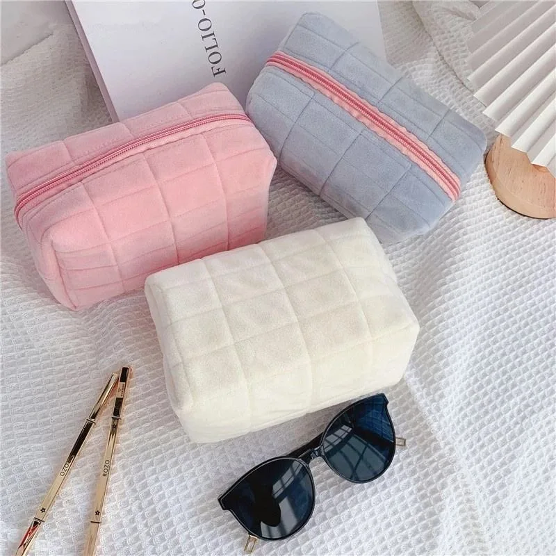 Promotion Gift Travel Accessories Fur Pink Cosmetics Travel Bag Wholesale Custom Makeup Bag