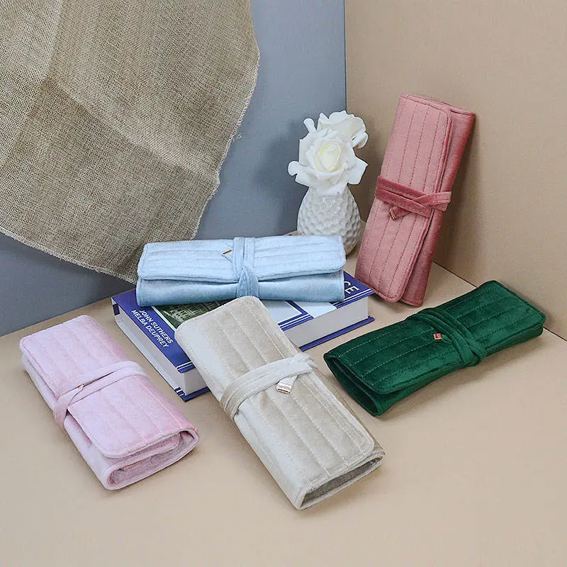 Wholesale Custom Logo Velvet Jewelry Pouch Organizer Earring Ring Necklace Storage for Jewelry Roll